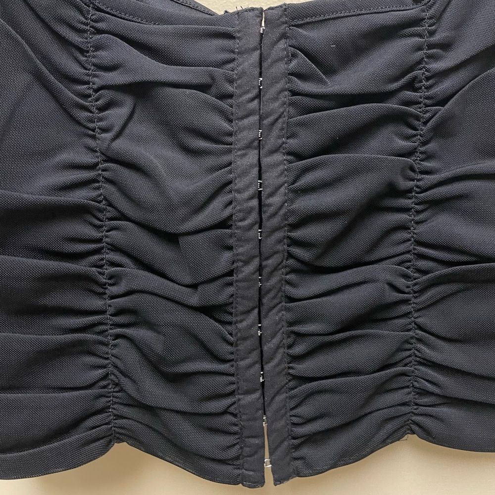 Black Ruched Crop Tank - Picture 3 of 4